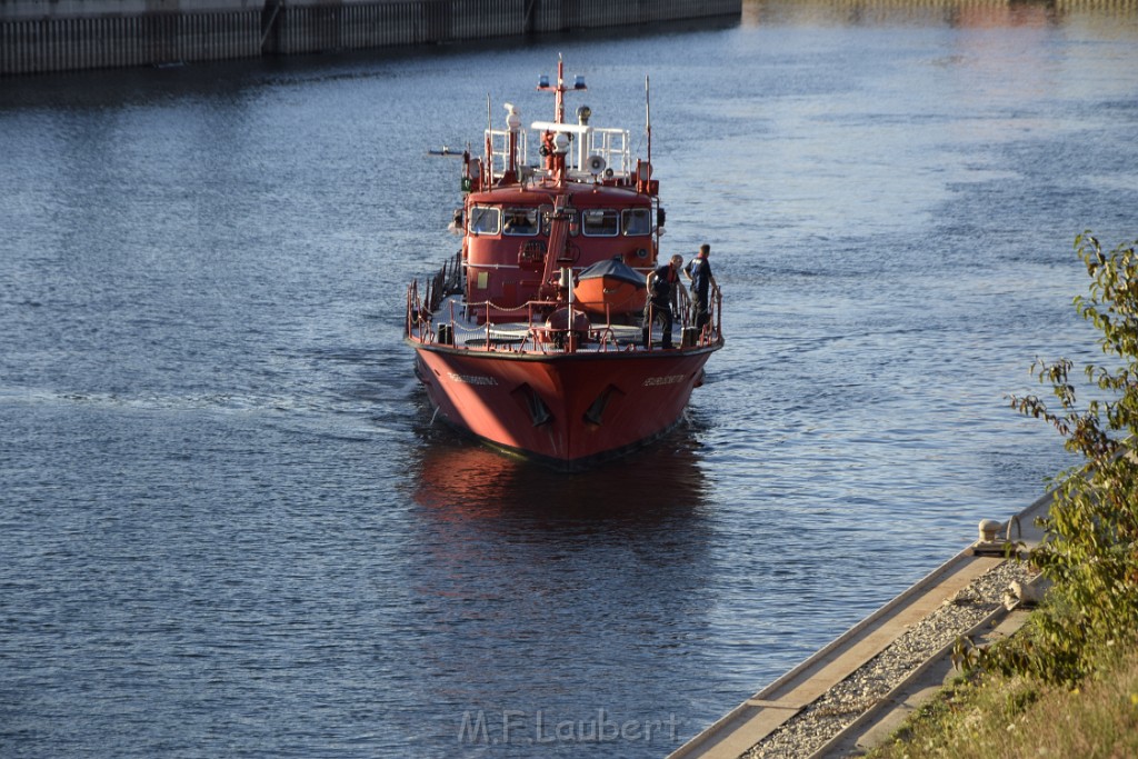 Havarie Wassereinbruch Motorraum beim Schiff Koeln Niehl Niehler Hafen P045.JPG - Miklos Laubert